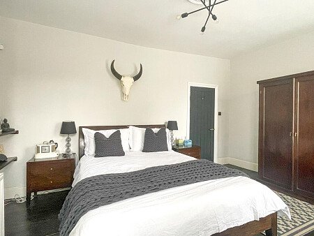 Large kitchen with skylights- SE13- filming photoshoot location-25