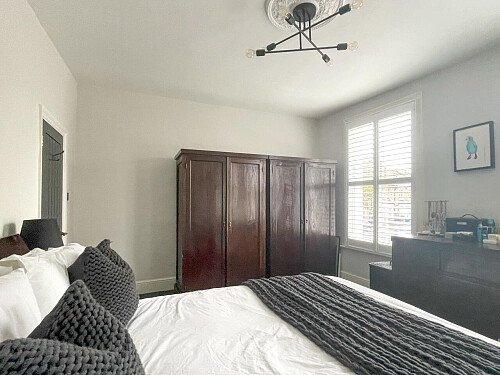 Large kitchen with skylights- SE13- filming photoshoot location-27