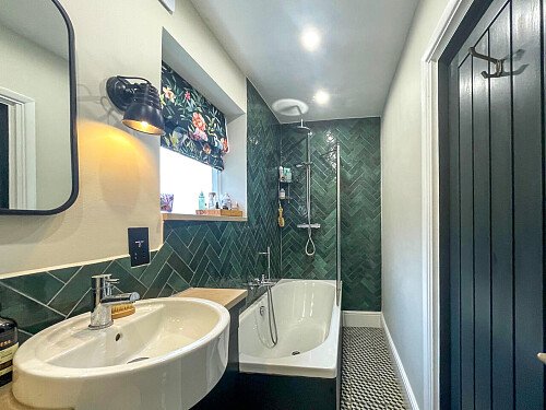 Large kitchen with skylights- SE13- filming photoshoot location-32