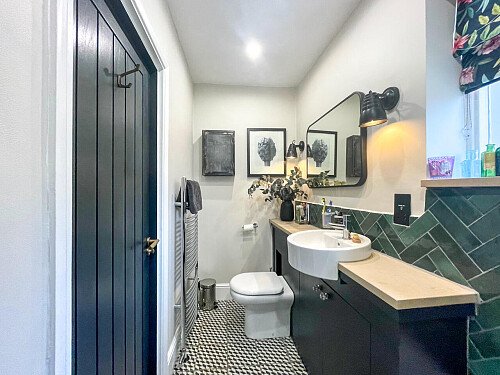 Large kitchen with skylights- SE13- filming photoshoot location-33