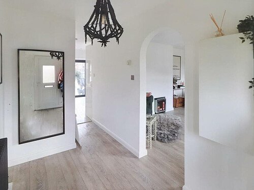 Red bricks, large garden, WD6 filming photoshoot location-17