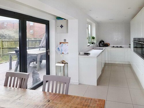 Red bricks, large garden, WD6 filming photoshoot location-18