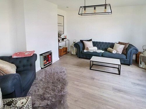 Red bricks, large garden, WD6 filming photoshoot location-20