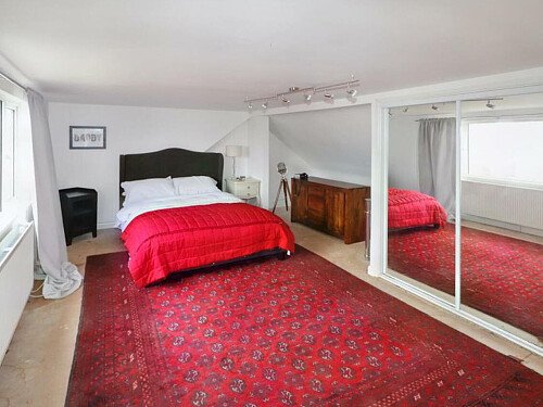 Red bricks, large garden, WD6 filming photoshoot location-22