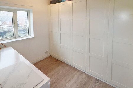 Red bricks, large garden, WD6 filming photoshoot location-25