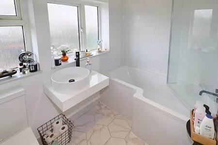 Red bricks, large garden, WD6 filming photoshoot location-26