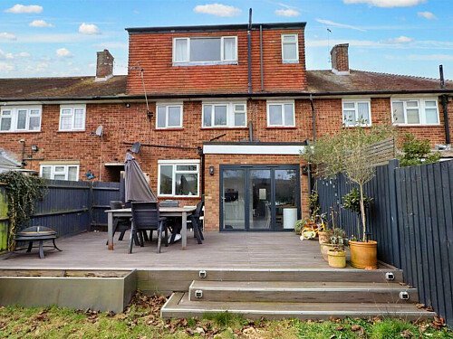 Red bricks, large garden, WD6 filming photoshoot location-27