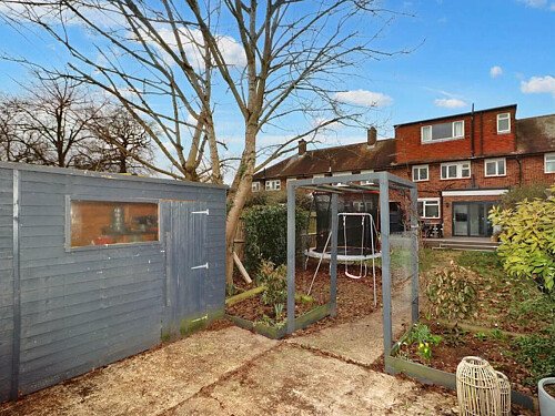 Red bricks, large garden, WD6 filming photoshoot location-29