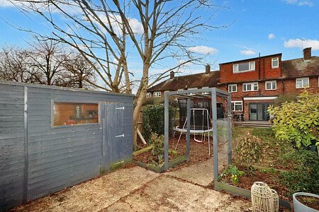 Red bricks, large garden, WD6 filming photoshoot location-29