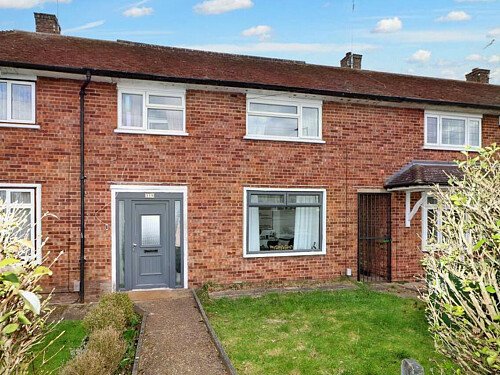 Red bricks, large garden, WD6 filming photoshoot location-28