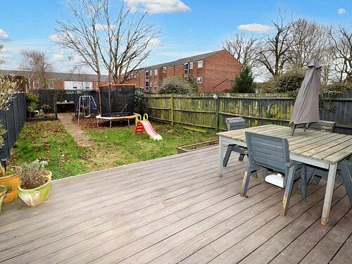 Red bricks, large garden, WD6 filming photoshoot location-30