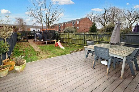 Red bricks, large garden, WD6 filming photoshoot location-30