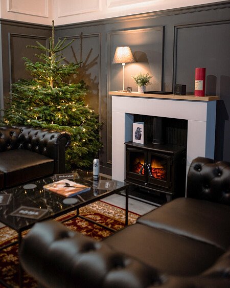 Sleek and sophisicated barbers,  London filming photoshoot location-29-07