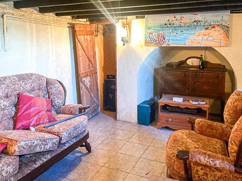 Rundown swimming pool- Kent-  filming photoshoot location-08