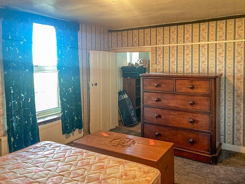 Rundown swimming pool- Kent-  filming photoshoot location-18