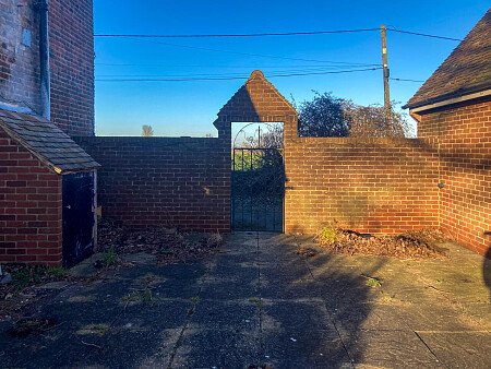 Rundown swimming pool- Kent-  filming photoshoot location-27
