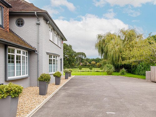 Bell - Locations direct filming photoshoot locations-34