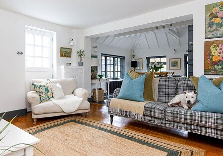 Pig Cottage - Locations direct filming photoshoot locations-02