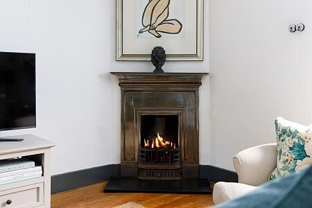 Pig Cottage - Locations direct filming photoshoot locations-11