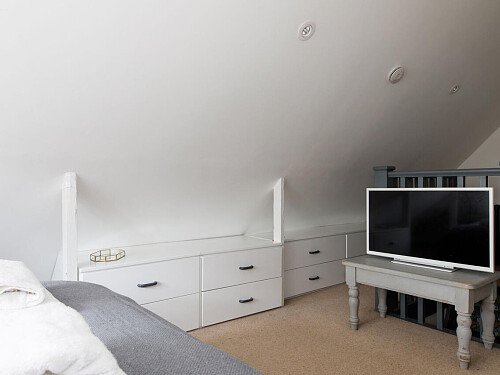 Pig Cottage - Locations direct filming photoshoot locations-13