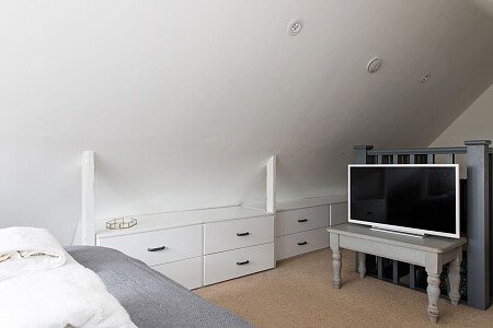 Pig Cottage - Locations direct filming photoshoot locations-13