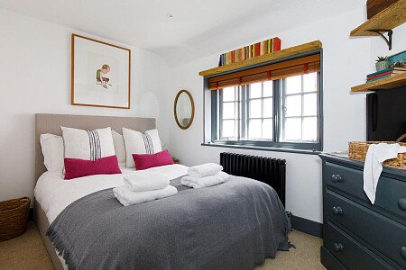 Pig Cottage - Locations direct filming photoshoot locations-16