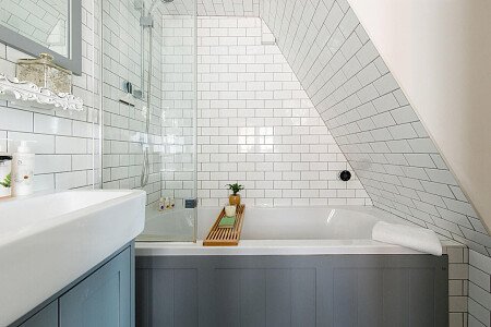 Pig Cottage - Locations direct filming photoshoot locations-15