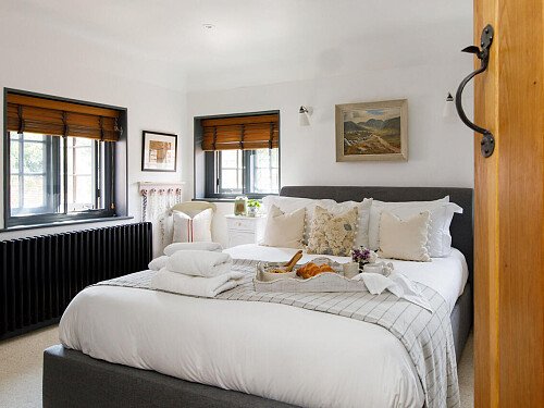 Pig Cottage - Locations direct filming photoshoot locations-18