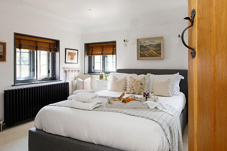 Pig Cottage - Locations direct filming photoshoot locations-18