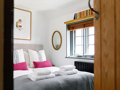 Pig Cottage - Locations direct filming photoshoot locations-17