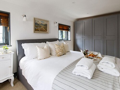 Pig Cottage - Locations direct filming photoshoot locations-19