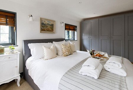 Pig Cottage - Locations direct filming photoshoot locations-19