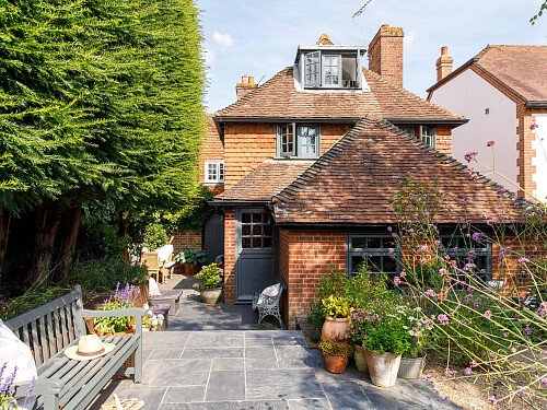 Pig Cottage - Locations direct filming photoshoot locations-29