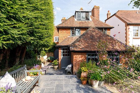 Pig Cottage - Locations direct filming photoshoot locations-29