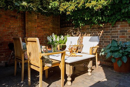 Pig Cottage - Locations direct filming photoshoot locations-32