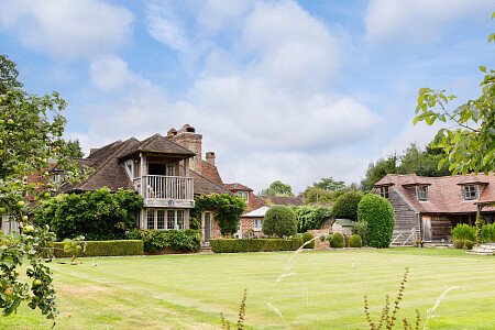 Hunters - Locations direct filming photoshoot locations-65