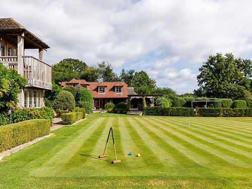 Hunters - Locations direct filming photoshoot locations-68