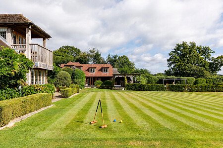 Hunters - Locations direct filming photoshoot locations-68