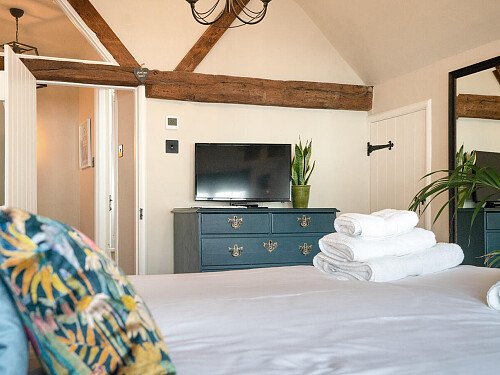 Old Coach House CMS - Locations direct filming photoshoot locations-5