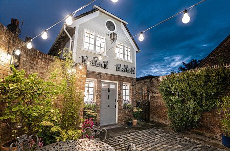 Old Coach House CMS - Locations direct filming photoshoot locations-9