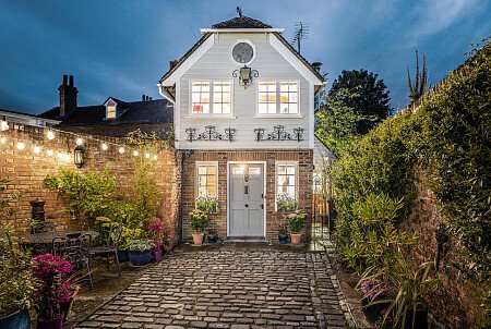 Old Coach House CMS - Locations direct filming photoshoot locations