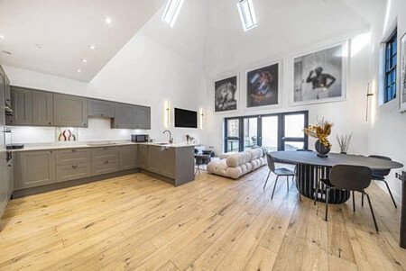 White loft apartment  -  filming photoshoot location-02