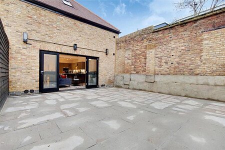 White loft apartment  -  filming photoshoot location-04