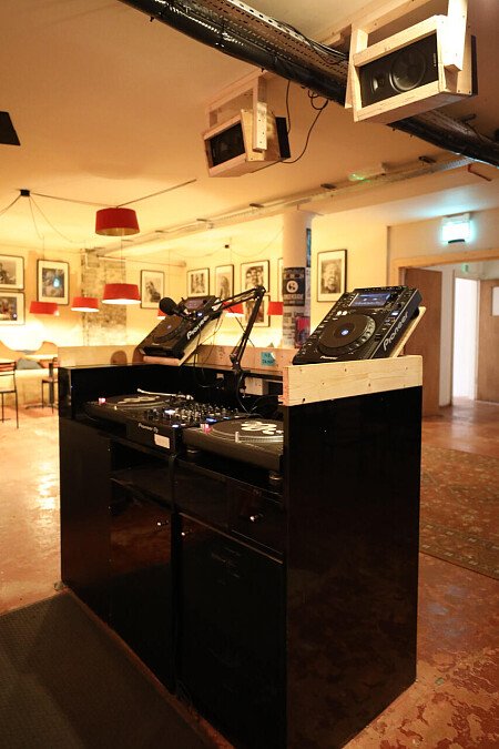 Comet Bar - Filming Locations Locations Direct -14