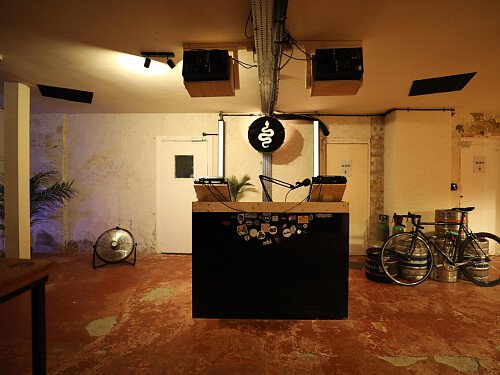 Comet Bar - Filming Locations Locations Direct -13