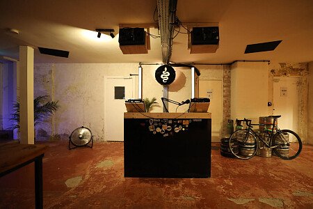 Comet Bar - Filming Locations Locations Direct -13