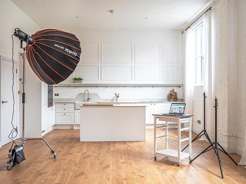 White minimal decor Shoot kitchen  - Filming Locations Locations Direct -08