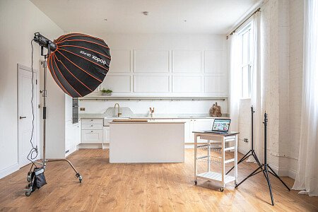 White minimal decor Shoot kitchen  - Filming Locations Locations Direct -08