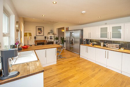 Large conservatory colourful house-  - Filming Locations Locations Direct -06