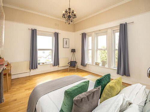 Large conservatory colourful house-  - Filming Locations Locations Direct -40